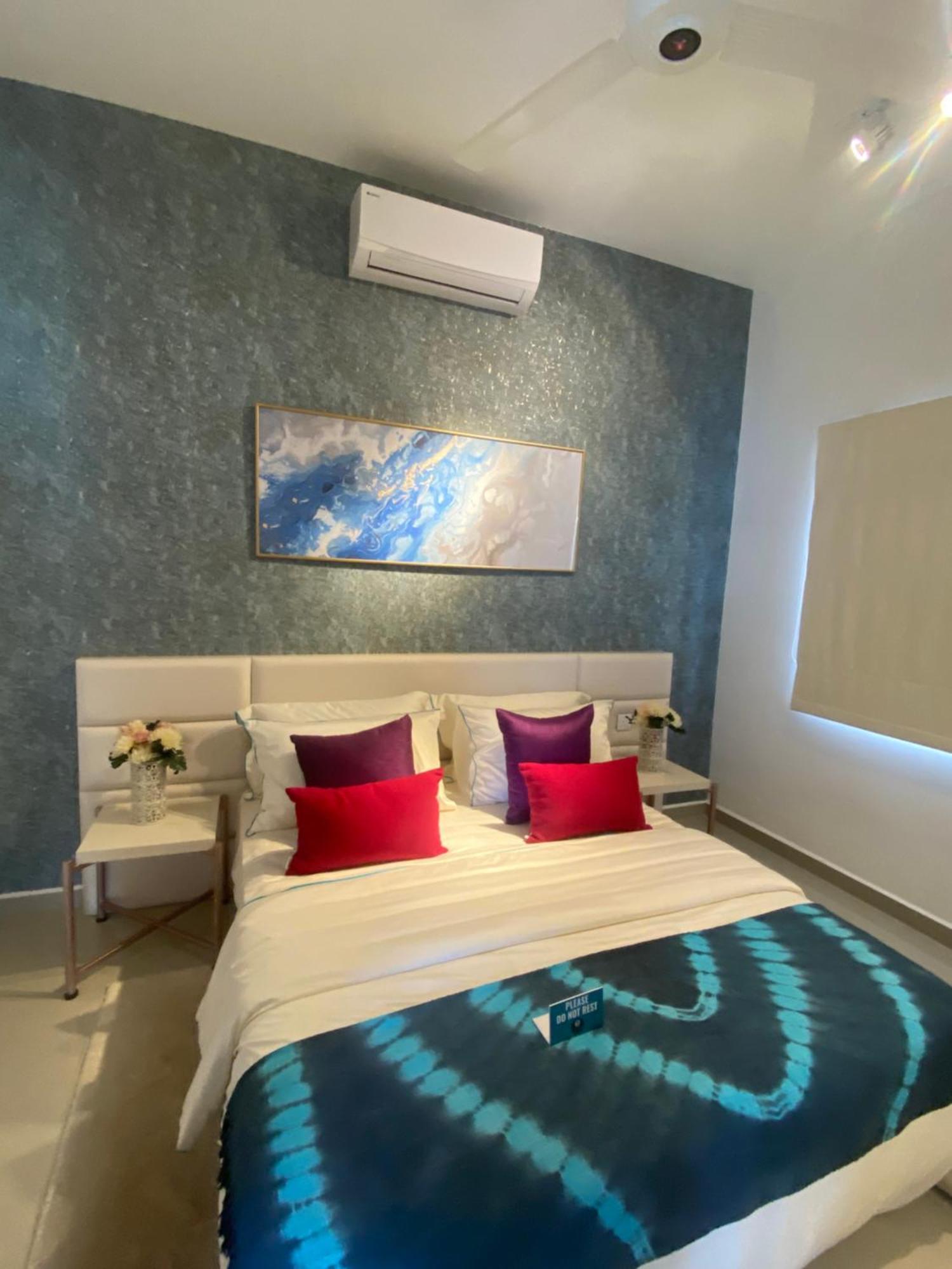 Santorini Blue Hotel Negombo Bagian luar foto